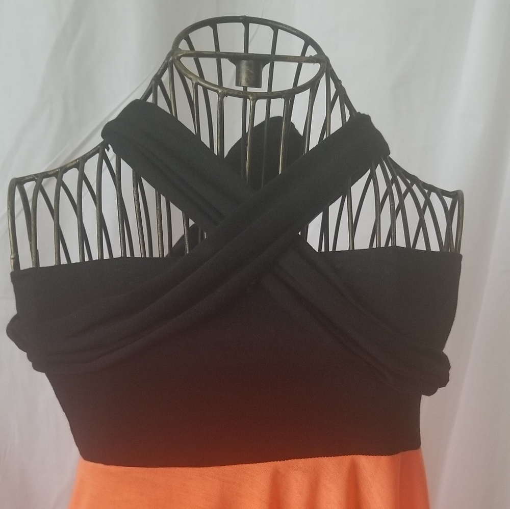 2 Dresses - Picture 6 of 7